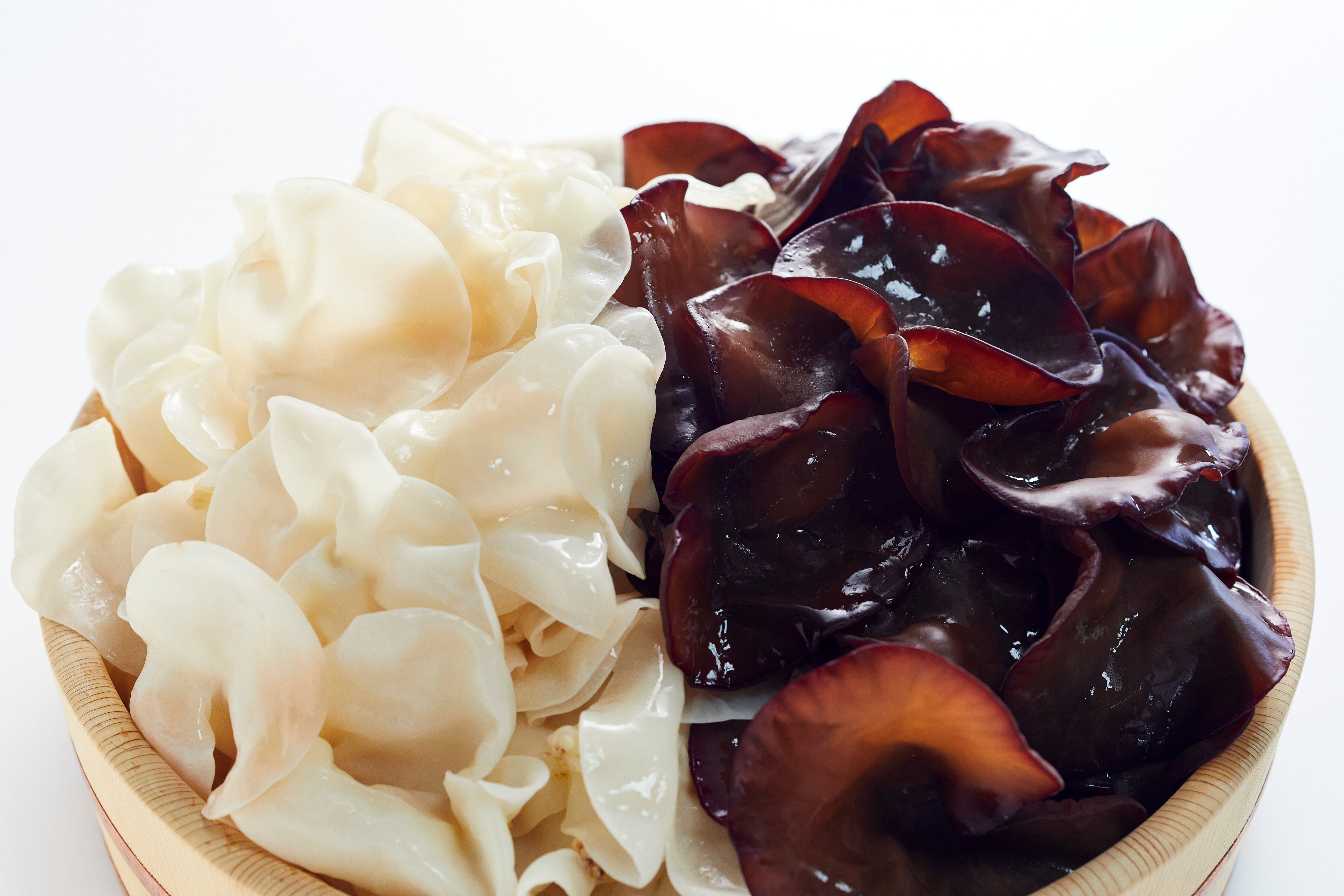朝採れ生きくらげ(特選白60g×2パック/特選黒60g×2パック) – 木耳のお店